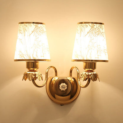 Frendorf | Kromming Wandgemonteerde Lamp Hedendaagse Metallische Gouden Wandlamp met Geometrische Glazen Schaduw