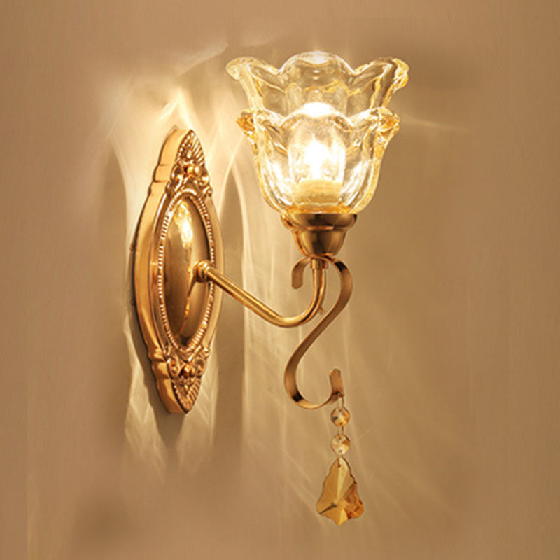Frendorf | Kromming Wandgemonteerde Lamp Hedendaagse Metallische Gouden Wandlamp met Geometrische Glazen Schaduw
