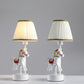 Empire Shade Tischlampe Cartoon Stoff Einzel-Glühbirne Weiße Nachttischlampe mit Pferdebasis