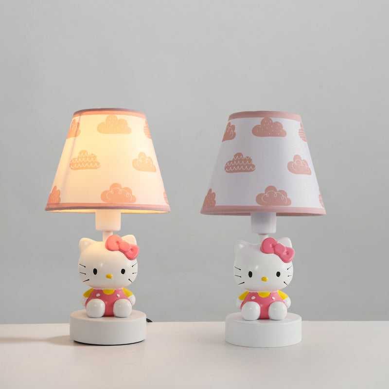 Empire Shade Tischlampe Cartoon Stoff Einzel-Glühbirne Weiße Nachttischlampe mit Pferdebasis