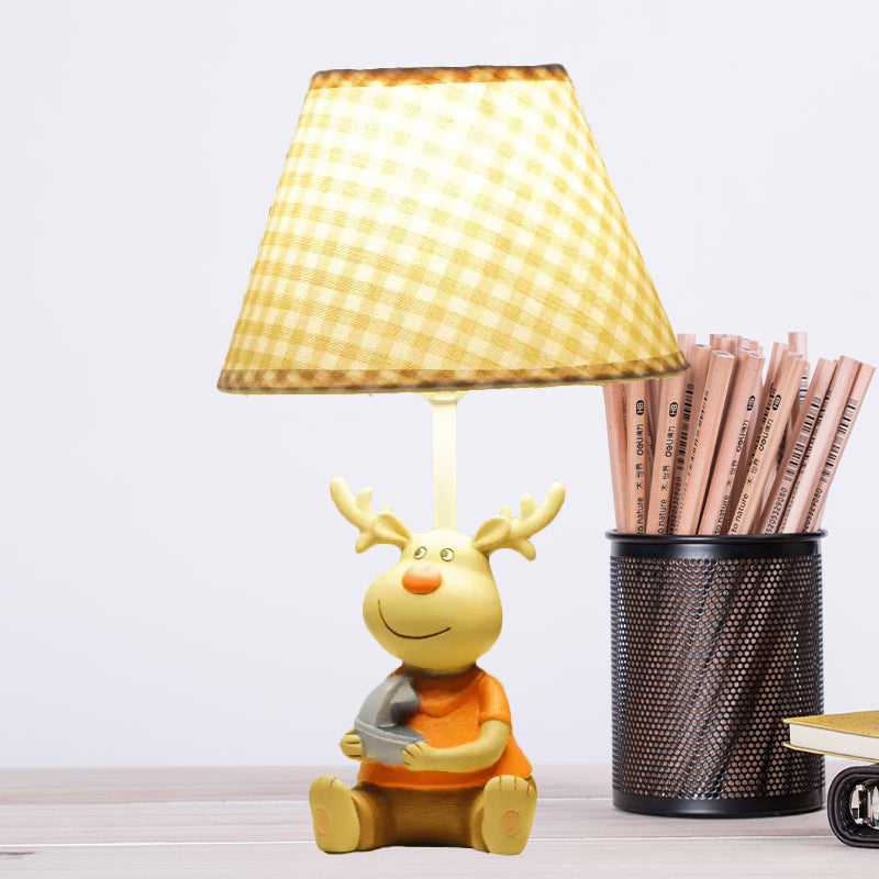Deer Man Kid Schlafzimmer Leseleuchte Resin 1 Licht Tier Schreibtischlampe in Gelb