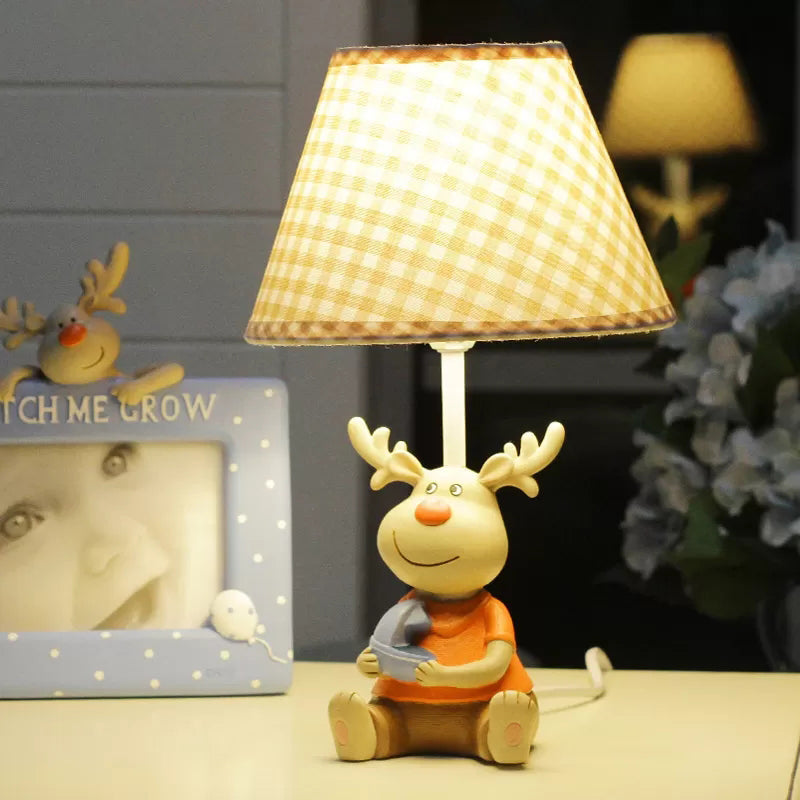 Deer Man Kid Schlafzimmer Leseleuchte Resin 1 Licht Tier Schreibtischlampe in Gelb