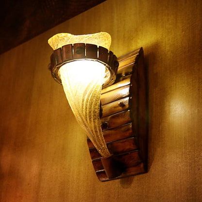 Frendorf | Ein Wandlicht mit Blüten-Schirm Gelbes Texturiertes Glas Rustikale Innenwandleuchte in Bronze