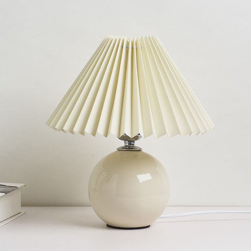 Globe Nachttischlampe Keramik Modern Nachttischbeleuchtung mit konischem plissiertem Schirm