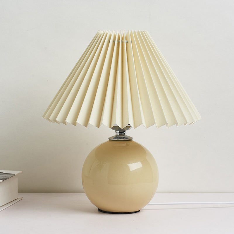 Globe Nachttischlampe Keramik Modern Nachttischbeleuchtung mit konischem plissiertem Schirm
