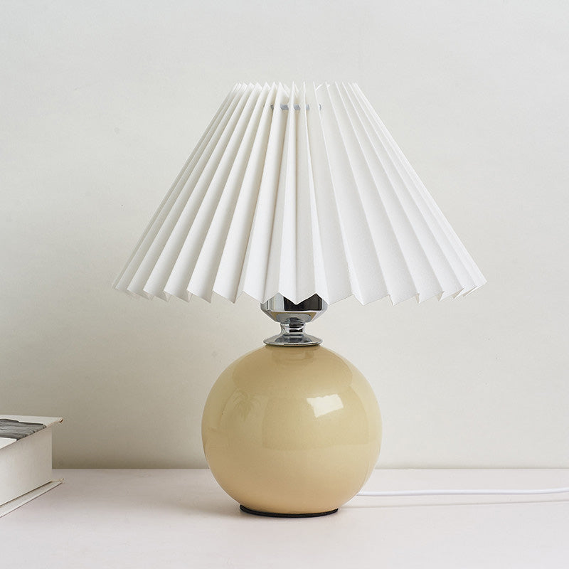 Globe Nachttischlampe Keramik Modern Nachttischbeleuchtung mit konischem plissiertem Schirm