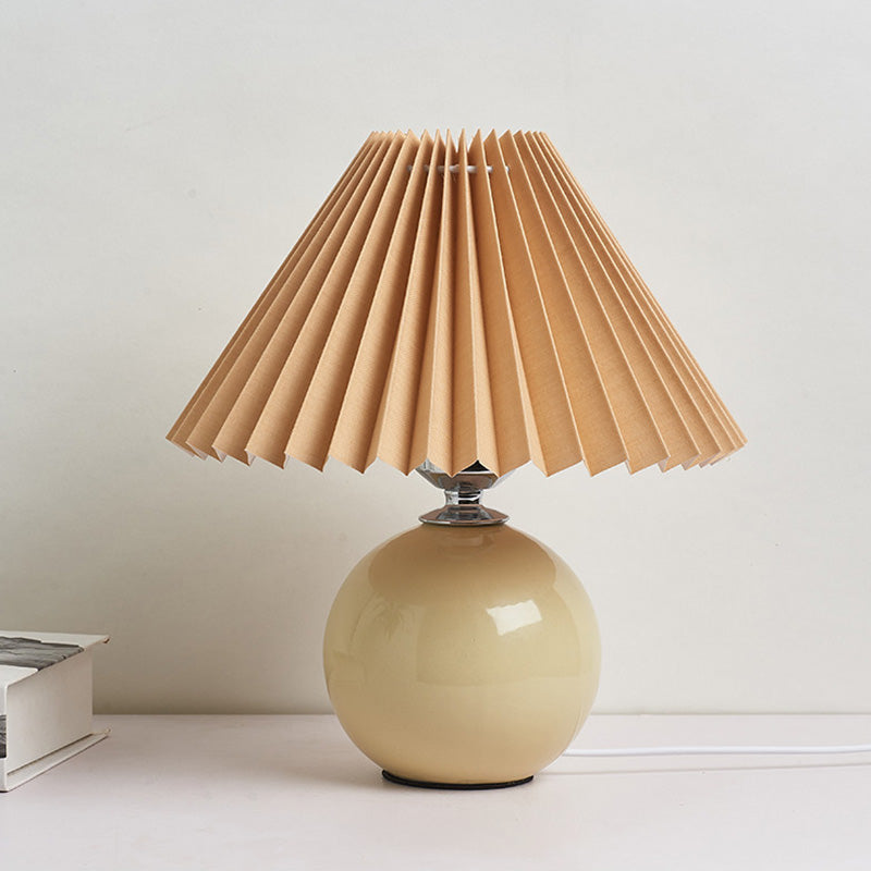 Globe Nachttischlampe Keramik Modern Nachttischbeleuchtung mit konischem plissiertem Schirm
