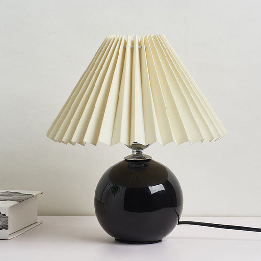 Globe Nachttischlampe Keramik Modern Nachttischbeleuchtung mit konischem plissiertem Schirm