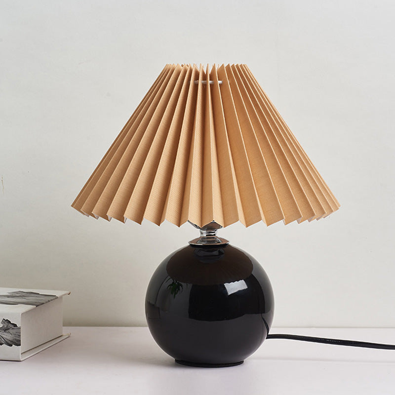 Globe Nachttischlampe Keramik Modern Nachttischbeleuchtung mit konischem plissiertem Schirm