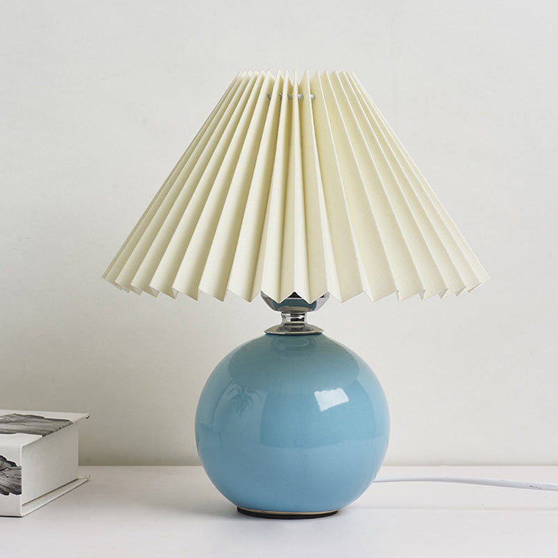 Globe Nachttischlampe Keramik Modern Nachttischbeleuchtung mit konischem plissiertem Schirm