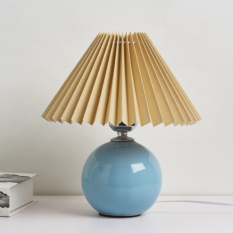 Globe Nachttischlampe Keramik Modern Nachttischbeleuchtung mit konischem plissiertem Schirm