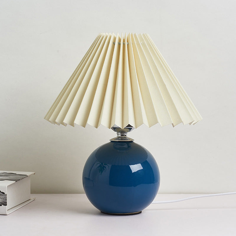 Globe Nachttischlampe Keramik Modern Nachttischbeleuchtung mit konischem plissiertem Schirm