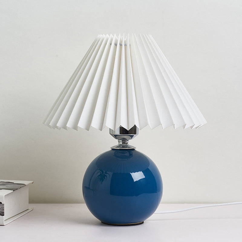 Globe Nachttischlampe Keramik Modern Nachttischbeleuchtung mit konischem plissiertem Schirm