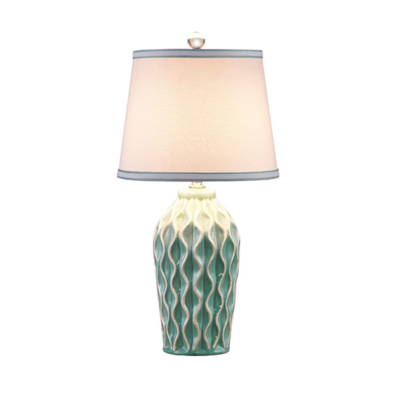 Stoff konische Form Tischlampe Nordic Style Einzel Nachttisch Licht mit Keramik Dekor