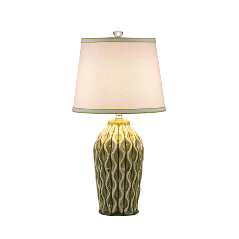 Stoff konische Form Tischlampe Nordic Style Einzel Nachttisch Licht mit Keramik Dekor