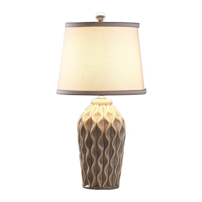 Stoff konische Form Tischlampe Nordic Style Einzel Nachttisch Licht mit Keramik Dekor