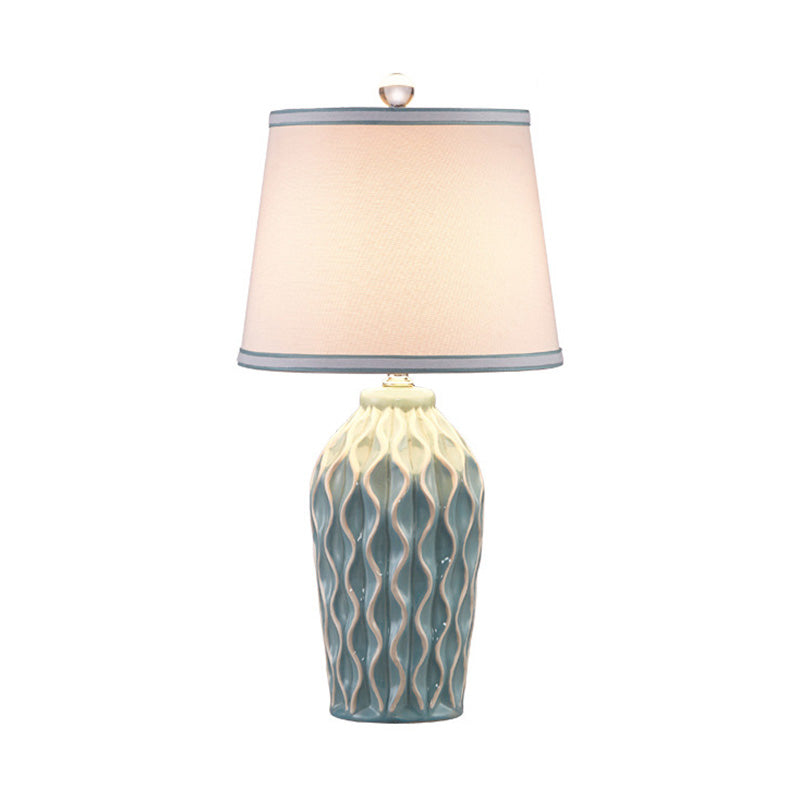 Stoff konische Form Tischlampe Nordic Style Einzel Nachttisch Licht mit Keramik Dekor
