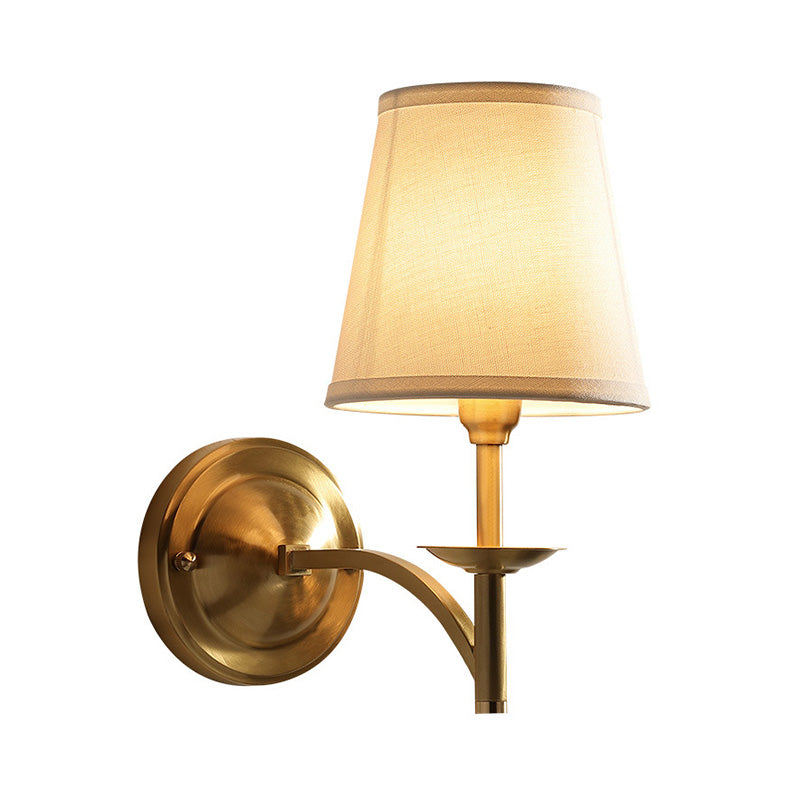 Frendorf | Kandelaar Metalen Wandlamp Minimalisme 1-Lichts Wandgemonteerde Verlichting für das Wohnzimmer mit konischer Stofflampenschirm in Gold