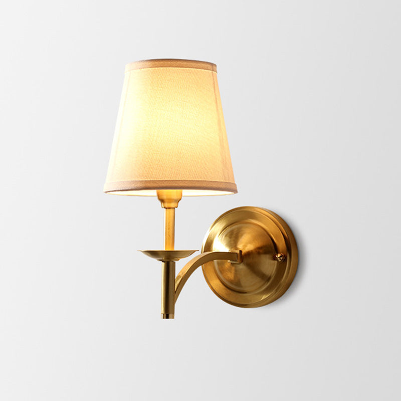 Frendorf | Kandelaar Metalen Wandlamp Minimalisme 1-Lichts Wandgemonteerde Verlichting für das Wohnzimmer mit konischer Stofflampenschirm in Gold