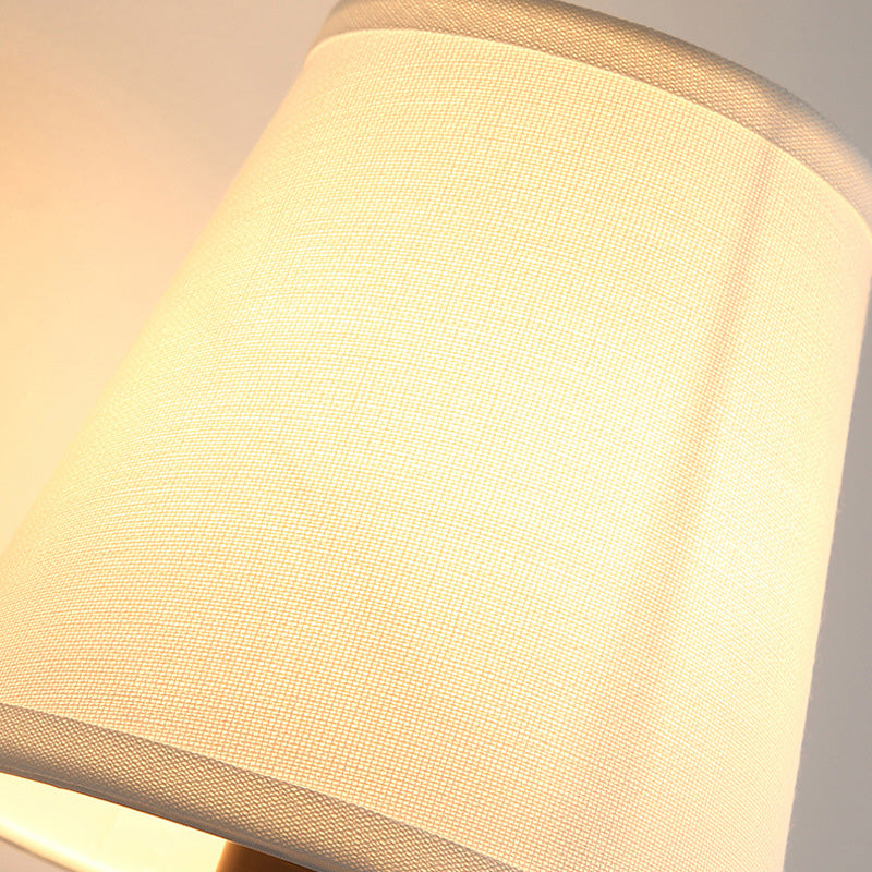 Frendorf | 1 Glühbirne Metall Wandleuchte Traditionelle Schwarze Verlängerte Nachttisch Wandlampe mit Konischem Stoffschirm