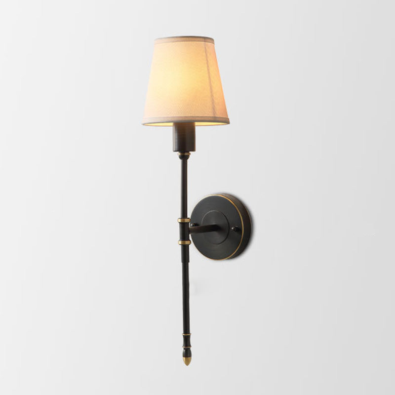 Frendorf | 1 Glühbirne Metall Wandleuchte Traditionelle Schwarze Verlängerte Nachttisch Wandlampe mit Konischem Stoffschirm