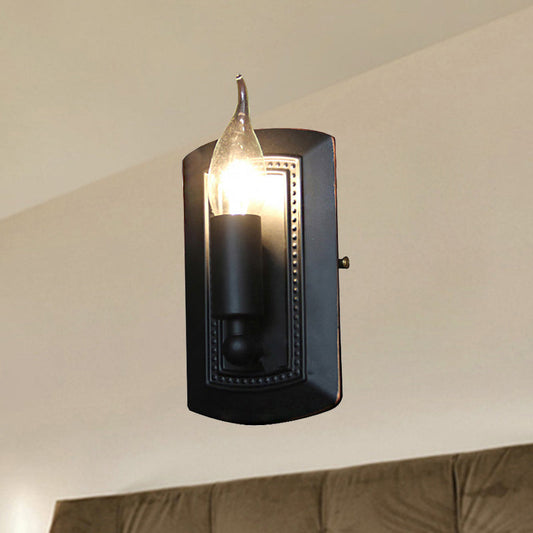 Frendorf | Eine Wandleuchte mit einer Kerzenhaube aus klarem Glas, industrielle Schlafzimmer-Wandleuchte in antik-mattem Schwarz