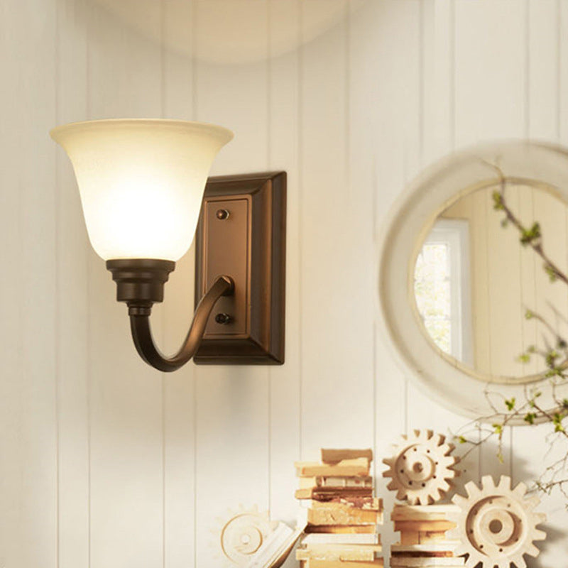 Frendorf | 1-Licht Crème Glas Wandlamp Traditionele Bruin Uitlopende Vorm Bedlamp Wandlicht Armatuur