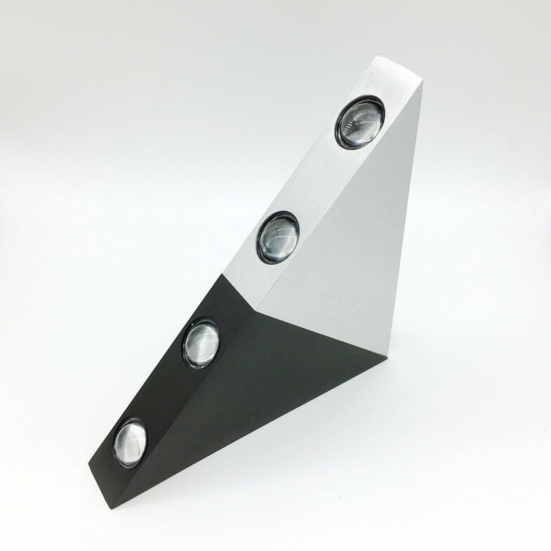 Frendorf | TriLumina Prisma LED Wandleuchte | Kreatives Pyramidendesign | Aluminium & Acryl | Farbige Lichtoptionen