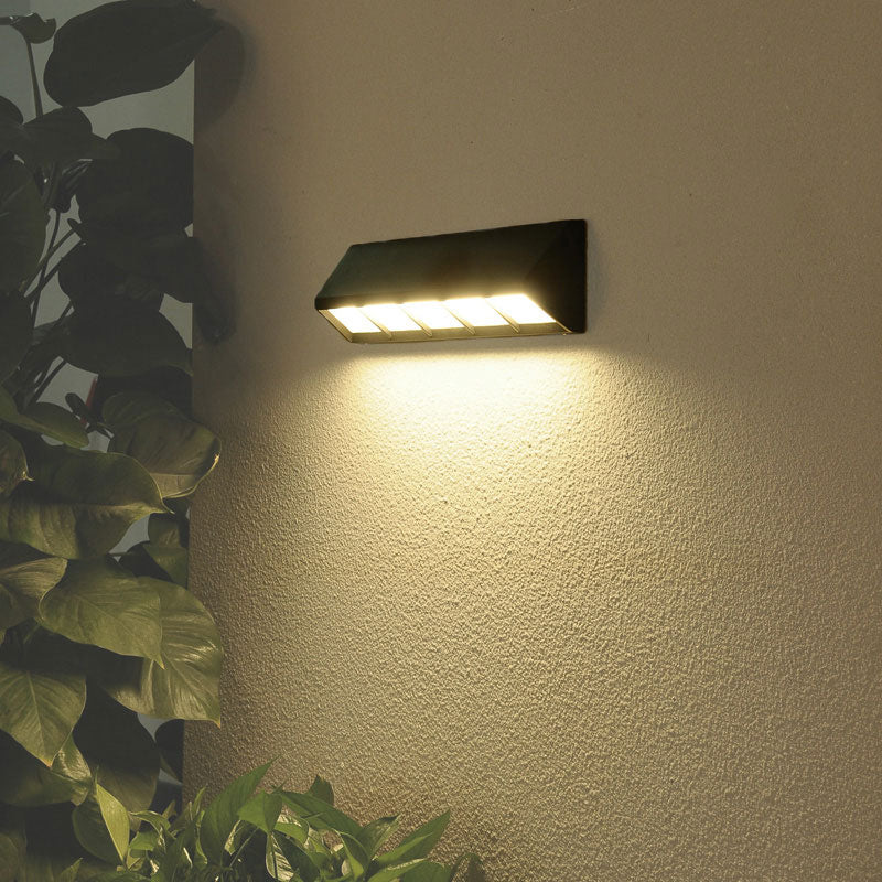 Frendorf | Dreieckige Prisma Metallische LED Wandleuchte Einfachheit Texturiert Schwarze Wandlampe Beleuchtung für Patio