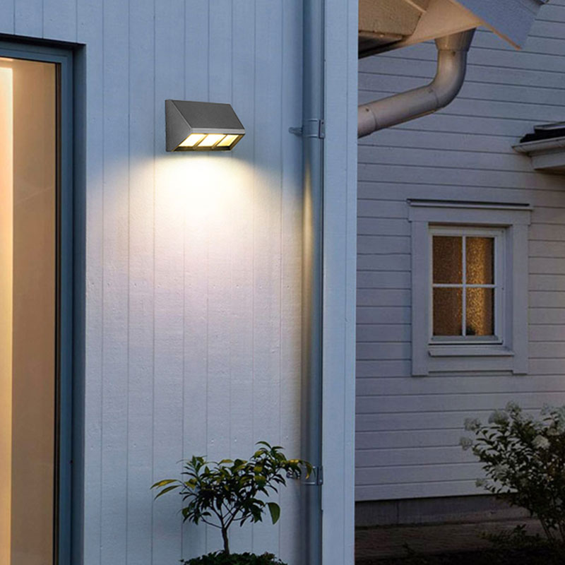 Frendorf | Dreieckige Prisma Metallische LED Wandleuchte Einfachheit Texturiert Schwarze Wandlampe Beleuchtung für Patio