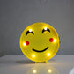 Gelbe Emoji-förmige Batterietischbeleuchtung Kunst Dekor Kunststoff LED Nachttischlampe für Schlafzimmer