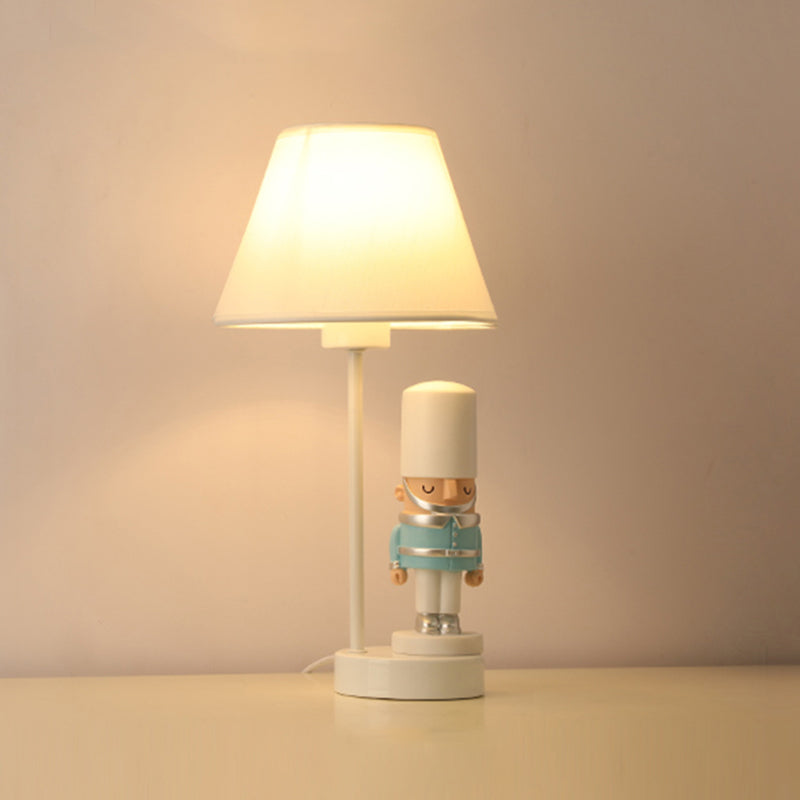 Soldier Nachttischlampe aus Harz 1 Glühbirne Kinderstil Tischbeleuchtung mit Schirm