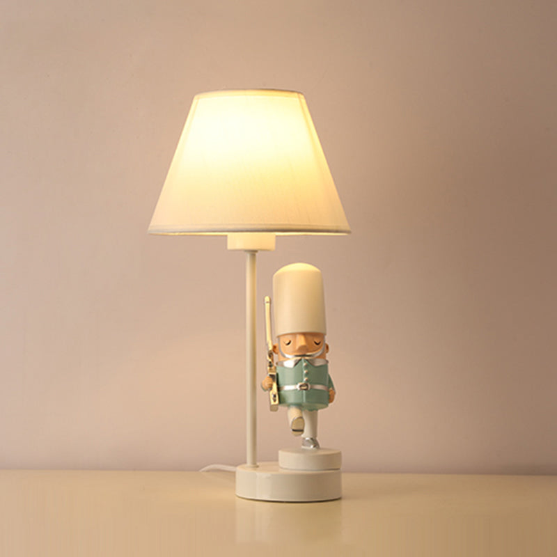 Soldier Nachttischlampe aus Harz 1 Glühbirne Kinderstil Tischbeleuchtung mit Schirm