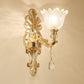 Blumenstrukturiertes Glas-Wandlicht Antikes Wohnzimmer-Wandleuchten-Accessoire mit Kristallakzent in Gold
