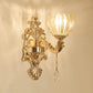 Blumenstrukturiertes Glas-Wandlicht Antikes Wohnzimmer-Wandleuchten-Accessoire mit Kristallakzent in Gold