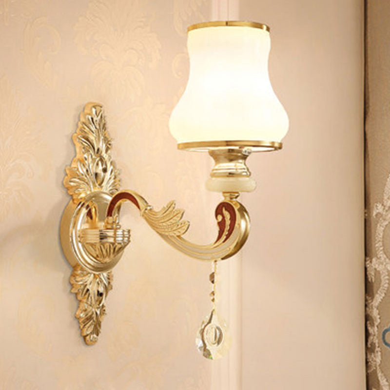 Frendorf | Goldene Blumen-Wandlampe Retro-Stil mattglas Wohnzimmer Wandleuchte mit Kristallakzent