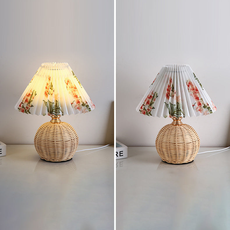 Frendorf | RattaLume Nordic LED Tischlampe | Geflochtenes Rattan & Faltstoffschirm | Stimmungslicht | Deko fürs Schlafzimmer