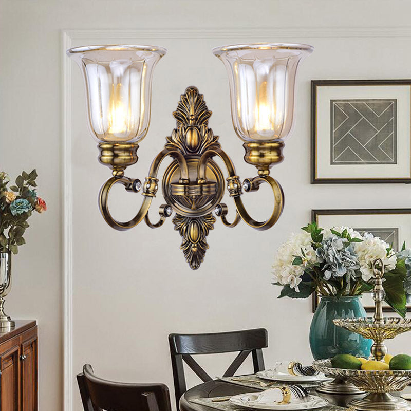 Frendorf | 1/2-Licht Klar Glas Wandlicht Traditionelle Bronze Glockenschirm Esszimmer Wandlampe mit geschwungenem Arm