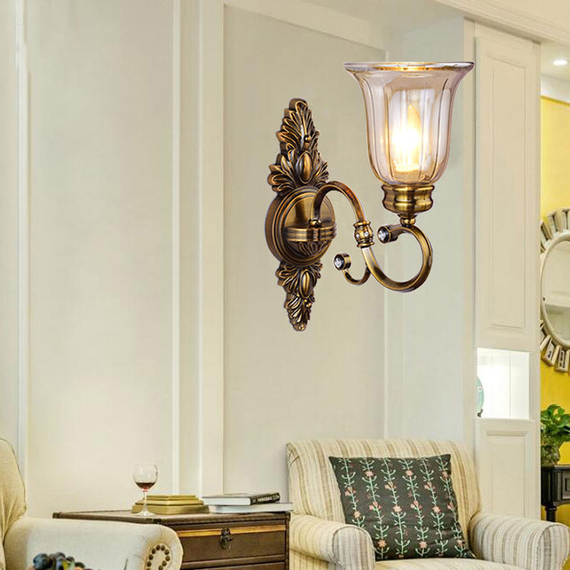 Frendorf | 1/2-Licht Klar Glas Wandlicht Traditionelle Bronze Glockenschirm Esszimmer Wandlampe mit geschwungenem Arm