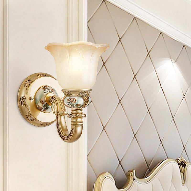 Frendorf | 1 Glühbirne Weißes Glas Wandlaterne Traditionelle Goldene Florale Shade Esszimmer Wandlicht mit Bogenarm