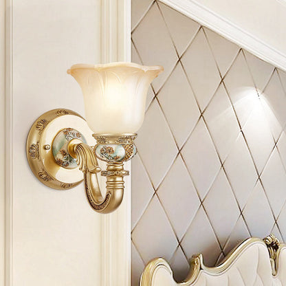 Frendorf | 1 Glühbirne Weißes Glas Wandlaterne Traditionelle Goldene Florale Shade Esszimmer Wandlicht mit Bogenarm