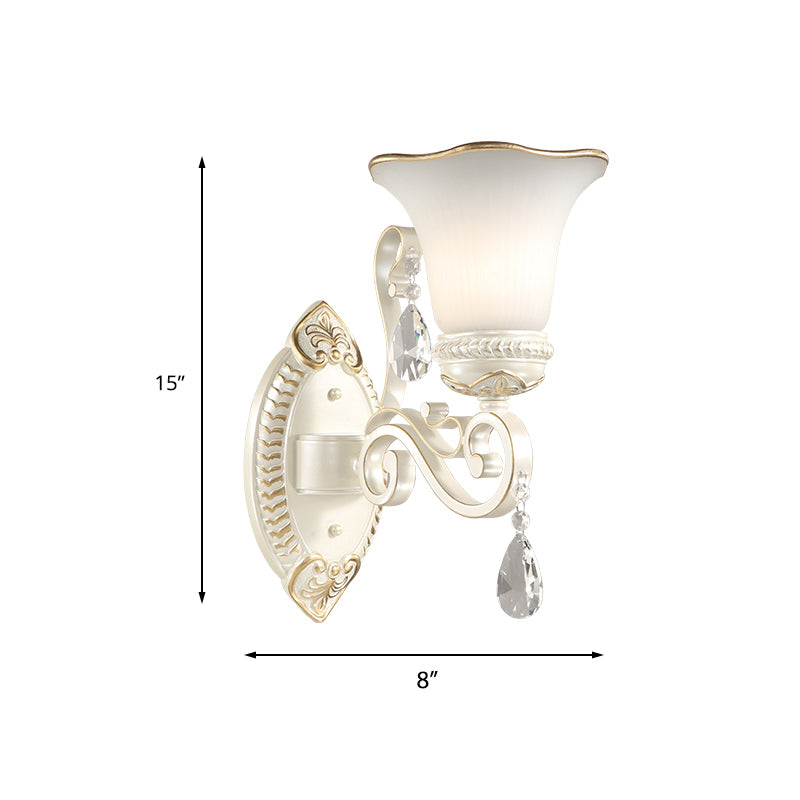 Frendorf | 1/2-Birne Frosted Glas Wandlampe Weiße Blumen Schirm Wohnzimmer Wandleuchte mit Kristallakzent
