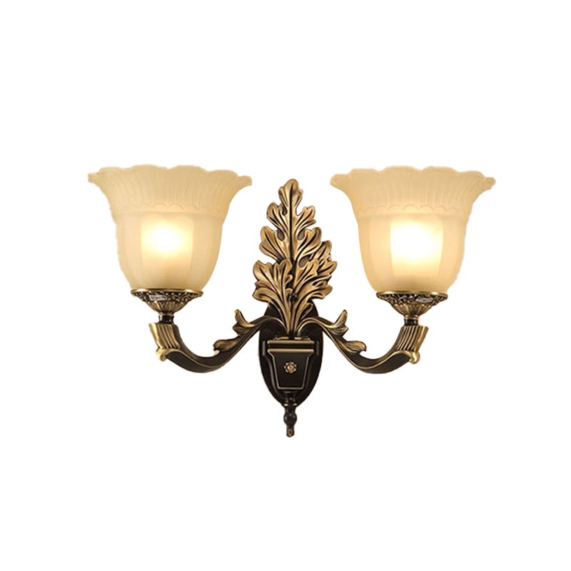 Frendorf | 1/2-Licht Wande scone Traditionelle Blüte Frosted Glas Scone Licht mit geschwungenem Arm in Schwarz für Flur