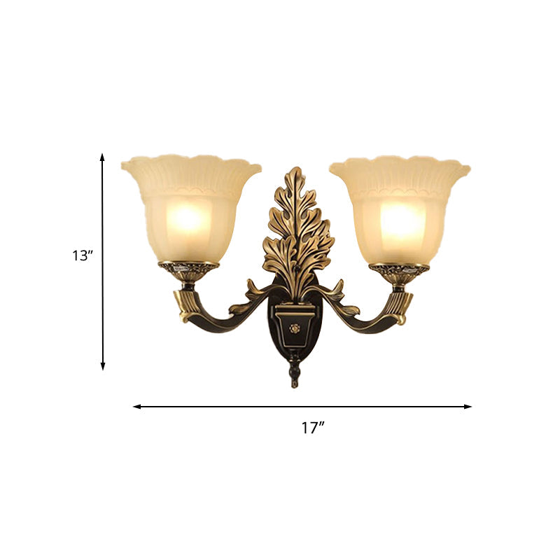 Frendorf | 1/2-Licht Wande scone Traditionelle Blüte Frosted Glas Scone Licht mit geschwungenem Arm in Schwarz für Flur