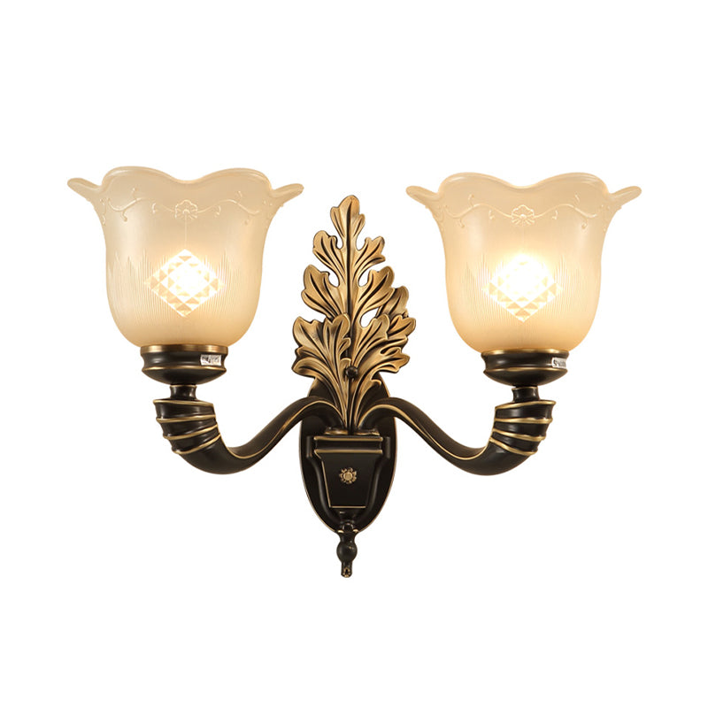 Frendorf | 1/2-Licht Wandleuchte Vintage Blossom geschnitzte Glas Wandlampe mit gebogenem Arm in Schwarz für das Wohnzimmer
