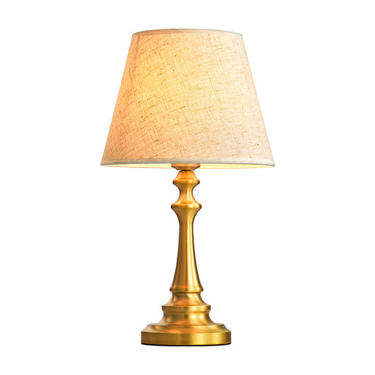 Traditionelle Empire-Schirm Tischlampe Einzelne Stoff Nachttischbeleuchtung mit Balusterbasis aus Messing