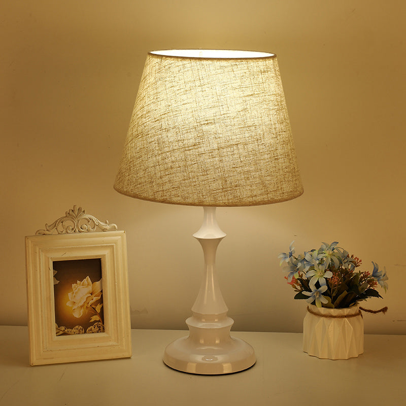 Frendorf | SoftGlow Tischlampe mit Stoffschirm – Moderne minimalistische Tischlampe