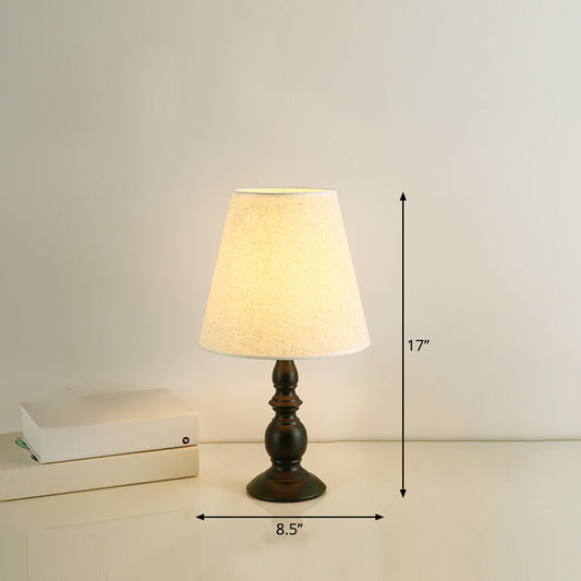 Baluster Eisen Nachttischlampe Minimalismus 1-Licht Nachttischlampe mit konischem Stoffschirm