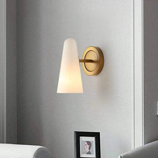 Frendorf | 1-Licht Wohnzimmer Wandbeleuchtung Minimalismus Gold Wandleuchte mit kegelförmigem satiniertem Glasschirm