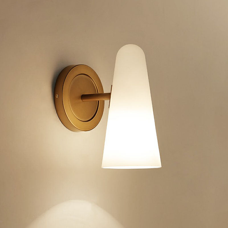 Frendorf | 1-Licht Wohnzimmer Wandbeleuchtung Minimalismus Gold Wandleuchte mit kegelförmigem satiniertem Glasschirm